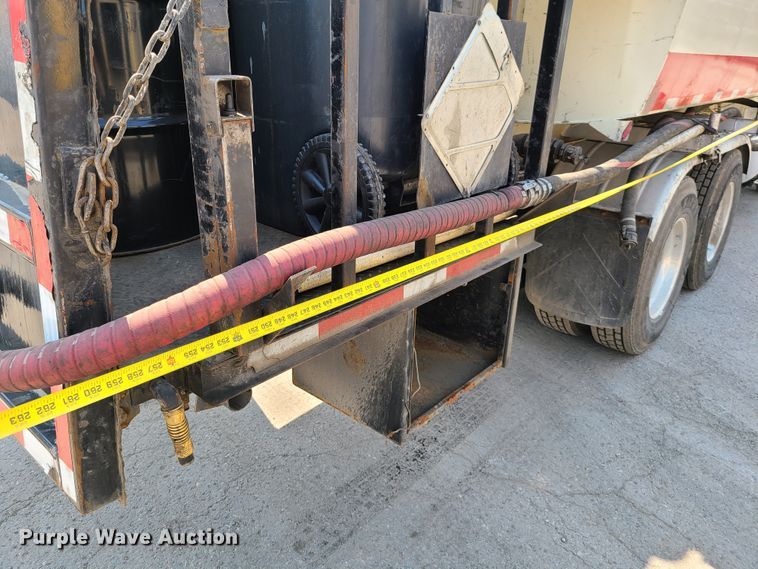 image for item EL9806 2007 Kenworth T300 tank truck