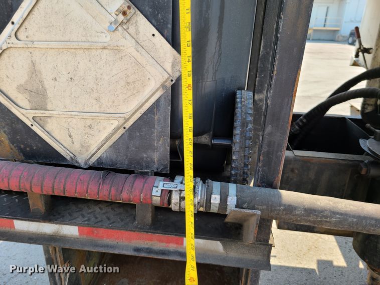 image for item EL9806 2007 Kenworth T300 tank truck