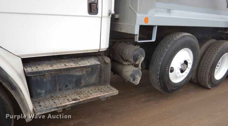 image for item FX9022 2000 Freightliner FL80 dump truck