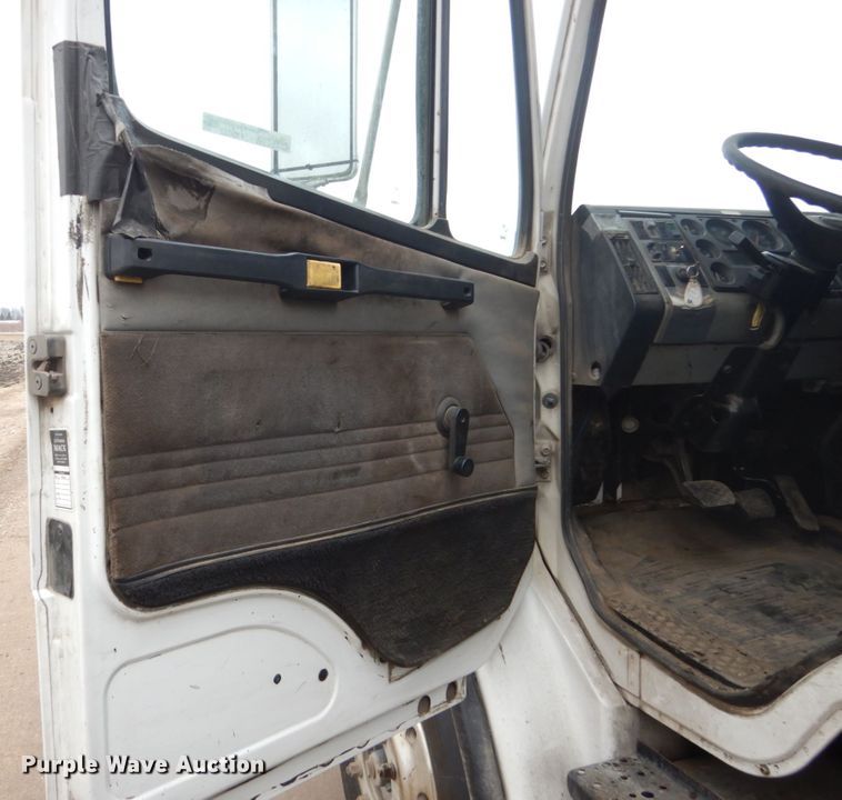 image for item FX9022 2000 Freightliner FL80 dump truck