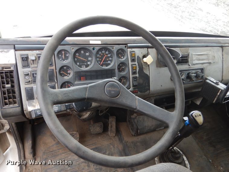 image for item FX9022 2000 Freightliner FL80 dump truck