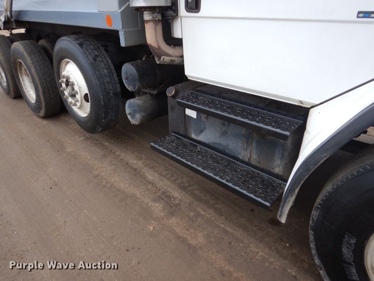 image for item FX9024 2000 Freightliner FL80 dump truck