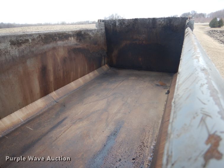 image for item FX9024 2000 Freightliner FL80 dump truck