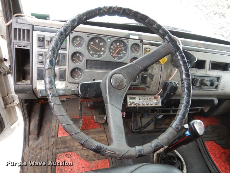 image for item FX9024 2000 Freightliner FL80 dump truck