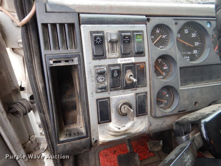 image for item FX9024 2000 Freightliner FL80 dump truck