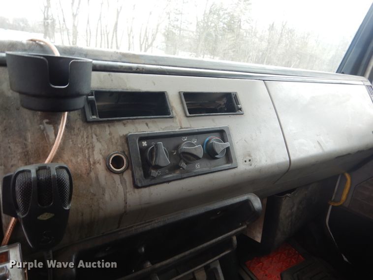 image for item FX9024 2000 Freightliner FL80 dump truck