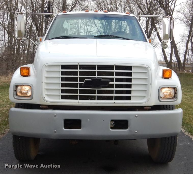 image for item FX9081 2000 Chevrolet C6500 utility bed truck with crane