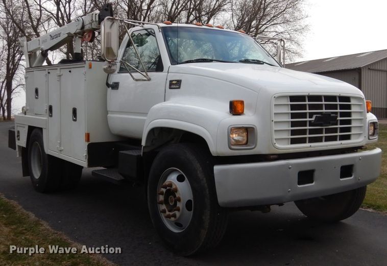 image for item FX9081 2000 Chevrolet C6500 utility bed truck with crane