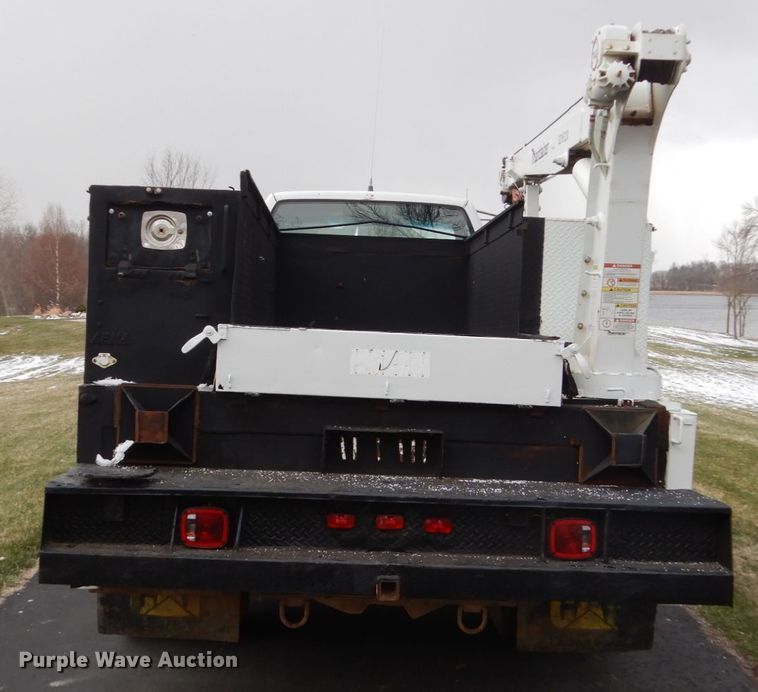 image for item FX9081 2000 Chevrolet C6500 utility bed truck with crane