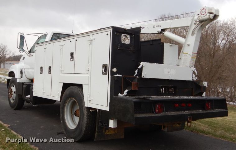 image for item FX9081 2000 Chevrolet C6500 utility bed truck with crane