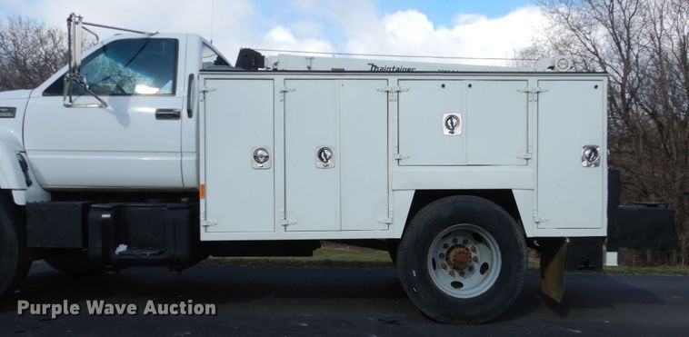 image for item FX9081 2000 Chevrolet C6500 utility bed truck with crane