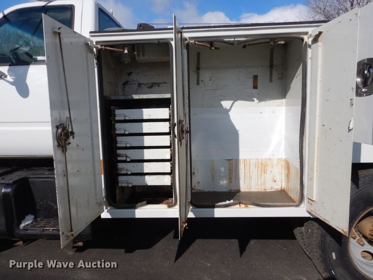 image for item FX9081 2000 Chevrolet C6500 utility bed truck with crane