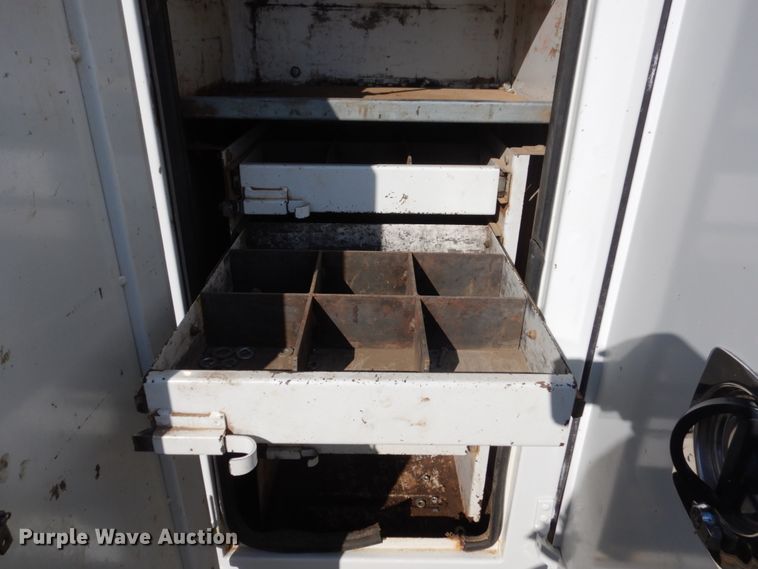 image for item FX9081 2000 Chevrolet C6500 utility bed truck with crane