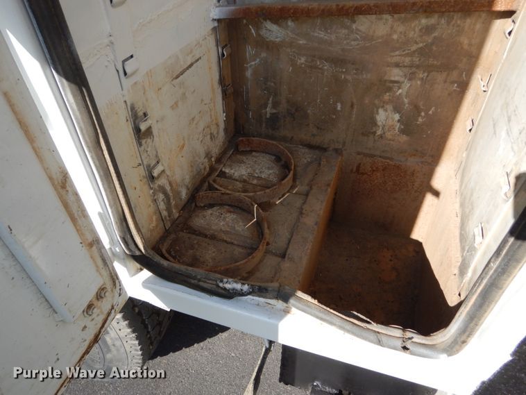 image for item FX9081 2000 Chevrolet C6500 utility bed truck with crane