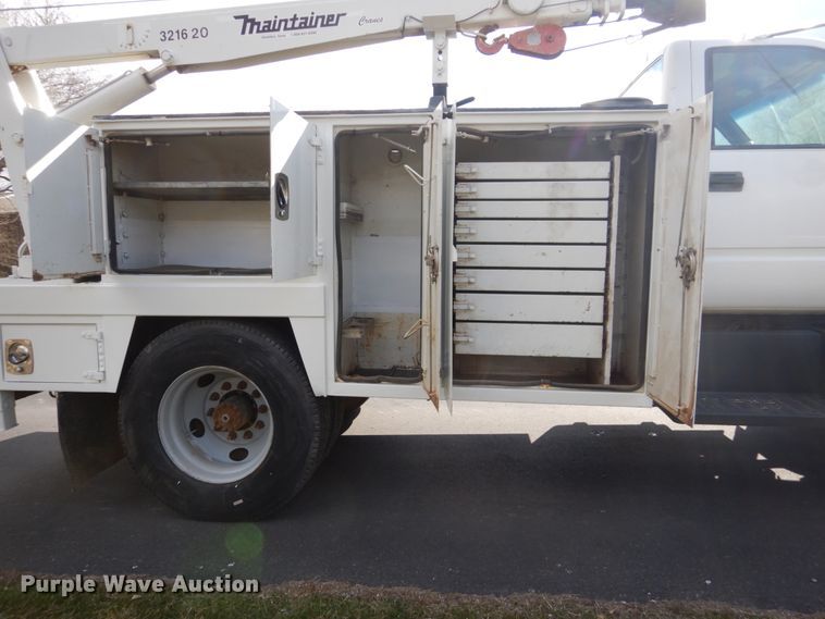 image for item FX9081 2000 Chevrolet C6500 utility bed truck with crane