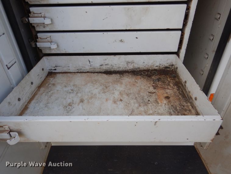 image for item FX9081 2000 Chevrolet C6500 utility bed truck with crane