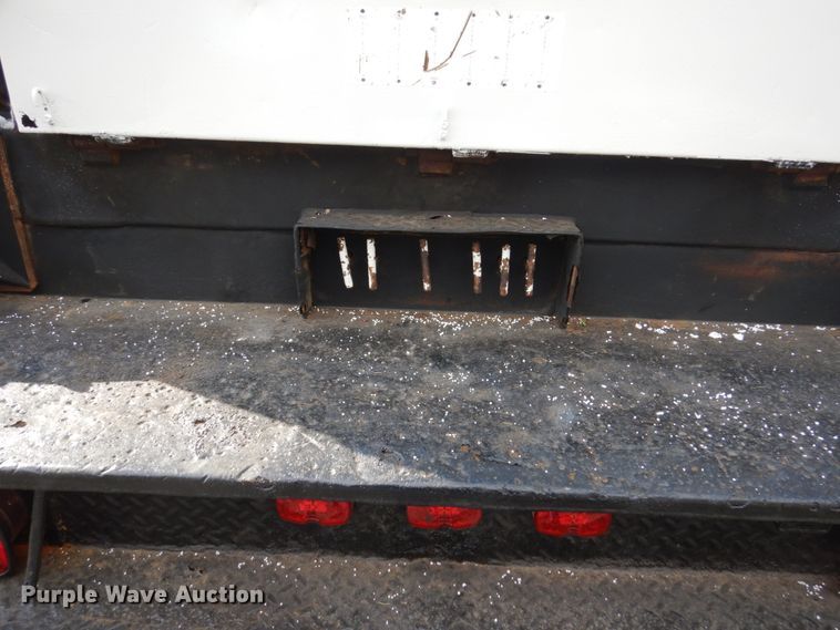 image for item FX9081 2000 Chevrolet C6500 utility bed truck with crane