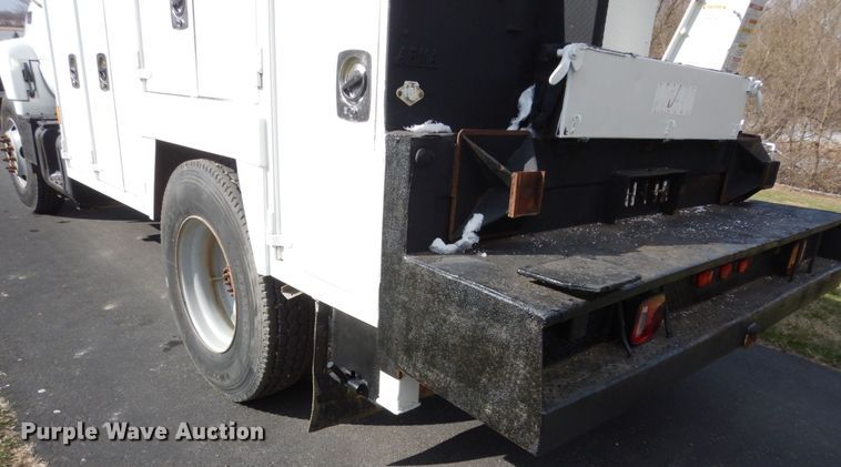 image for item FX9081 2000 Chevrolet C6500 utility bed truck with crane