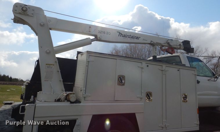 image for item FX9081 2000 Chevrolet C6500 utility bed truck with crane