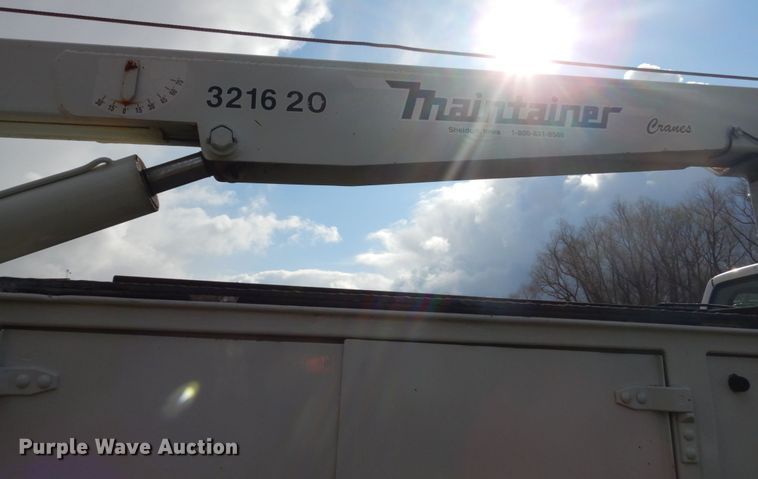 image for item FX9081 2000 Chevrolet C6500 utility bed truck with crane