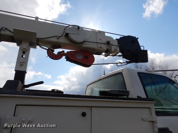 image for item FX9081 2000 Chevrolet C6500 utility bed truck with crane