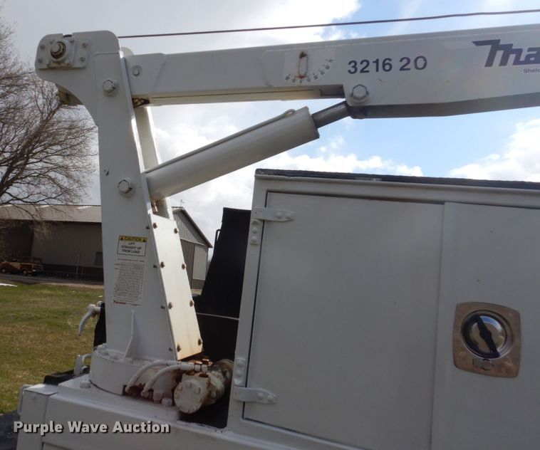 image for item FX9081 2000 Chevrolet C6500 utility bed truck with crane