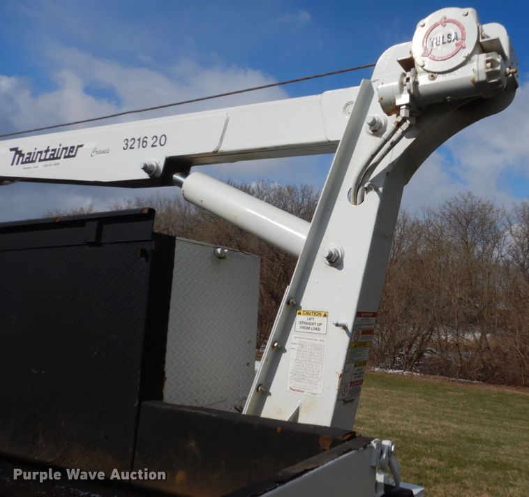 image for item FX9081 2000 Chevrolet C6500 utility bed truck with crane