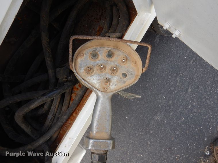 image for item FX9081 2000 Chevrolet C6500 utility bed truck with crane