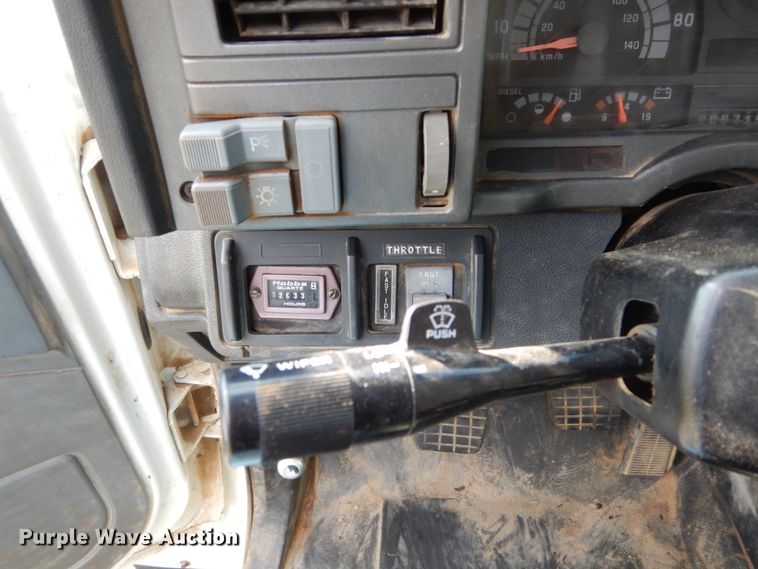 image for item FX9081 2000 Chevrolet C6500 utility bed truck with crane