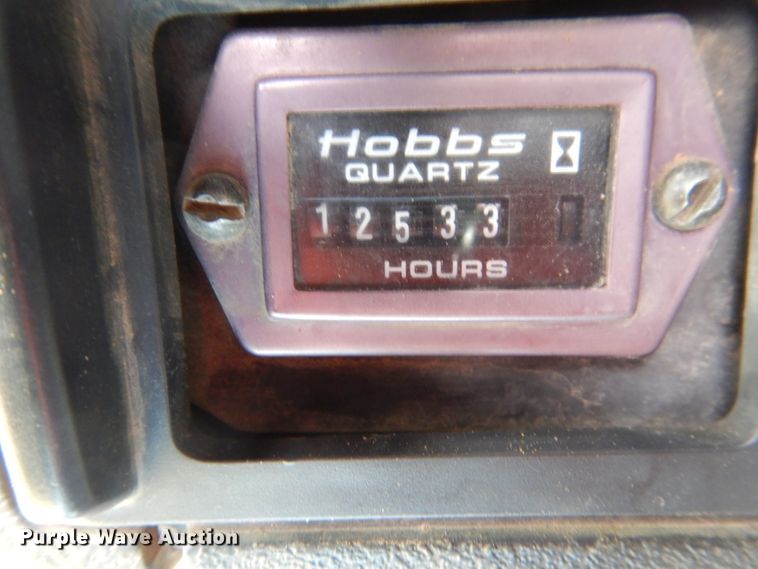 image for item FX9081 2000 Chevrolet C6500 utility bed truck with crane