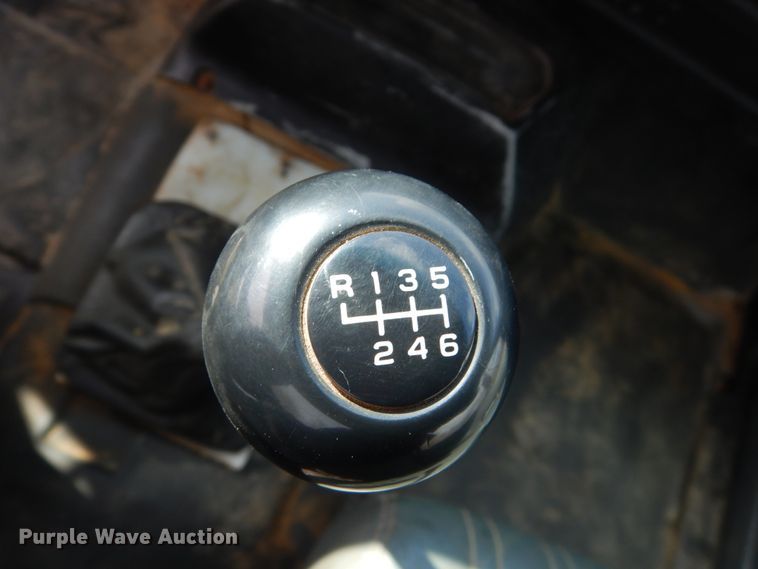 image for item FX9081 2000 Chevrolet C6500 utility bed truck with crane