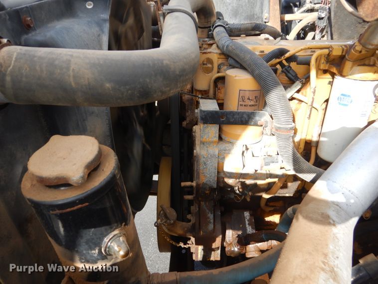 image for item FX9081 2000 Chevrolet C6500 utility bed truck with crane