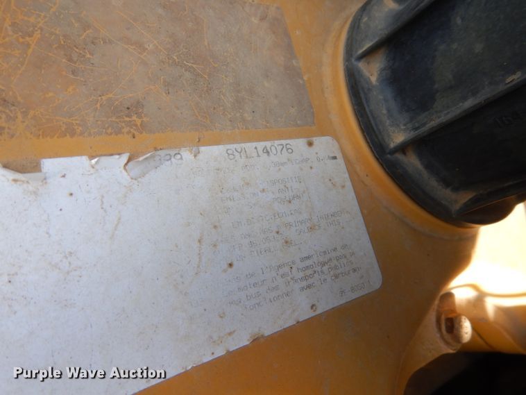 image for item FX9081 2000 Chevrolet C6500 utility bed truck with crane