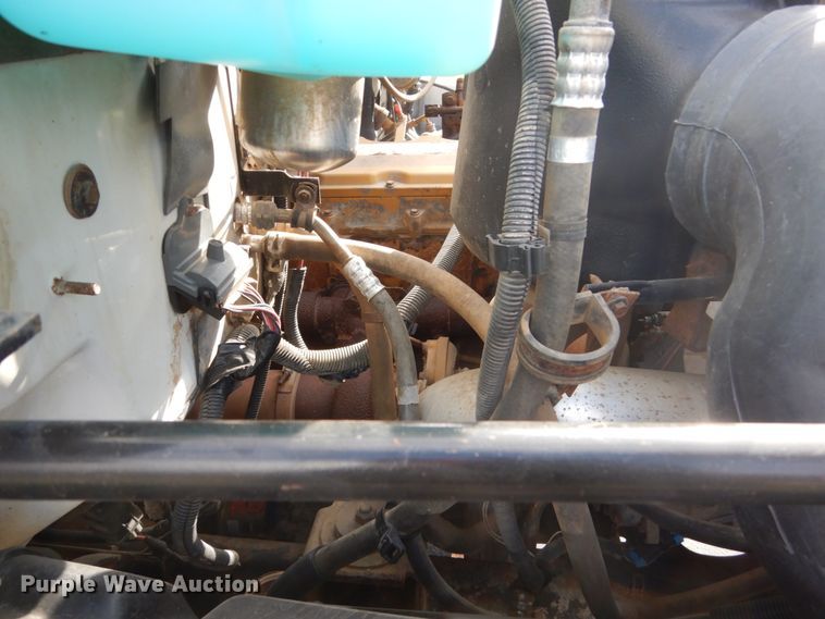 image for item FX9081 2000 Chevrolet C6500 utility bed truck with crane