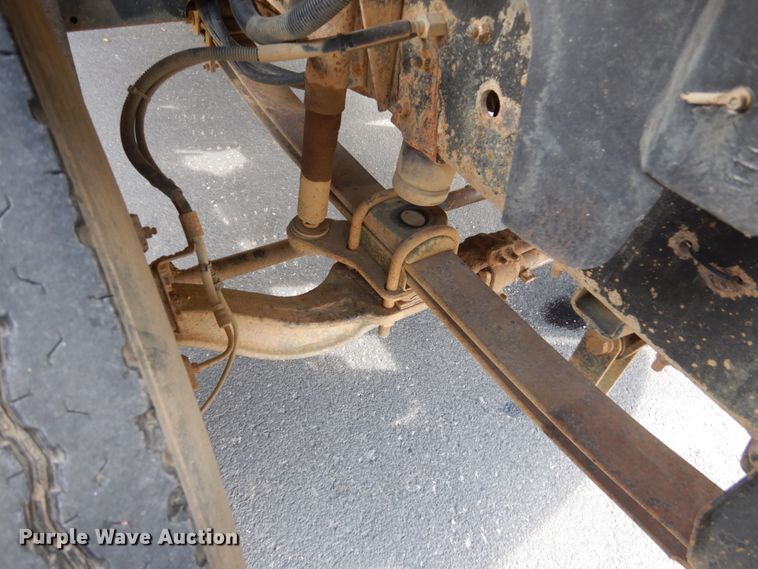 image for item FX9081 2000 Chevrolet C6500 utility bed truck with crane