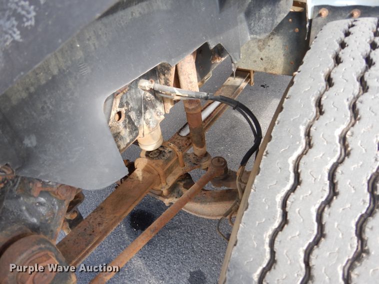 image for item FX9081 2000 Chevrolet C6500 utility bed truck with crane