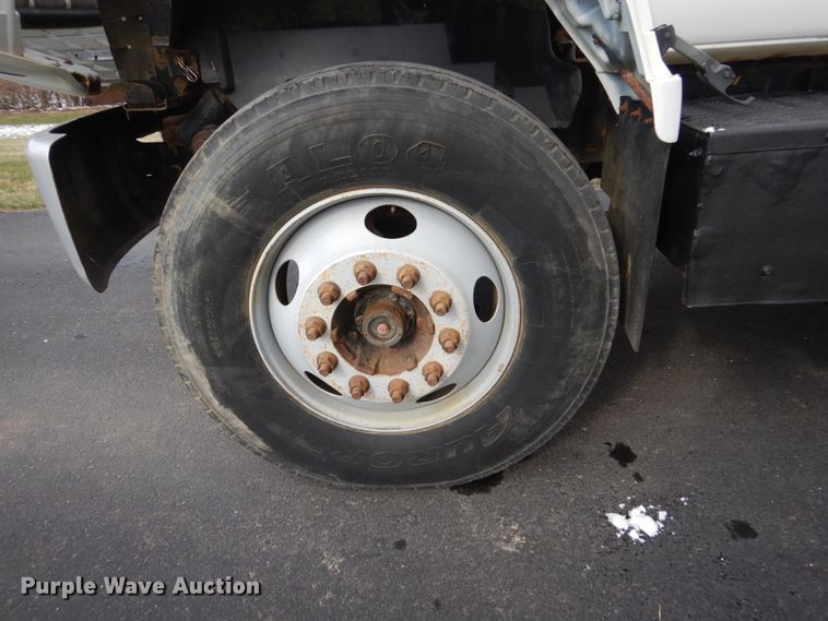 image for item FX9081 2000 Chevrolet C6500 utility bed truck with crane