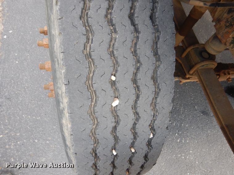 image for item FX9081 2000 Chevrolet C6500 utility bed truck with crane