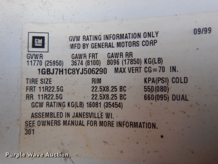 image for item FX9081 2000 Chevrolet C6500 utility bed truck with crane