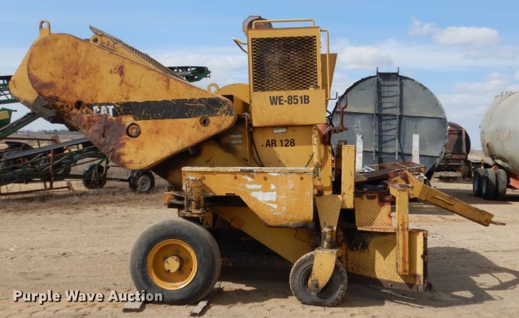 image for item FX9104 Caterpillar WE-851 windrow elevator