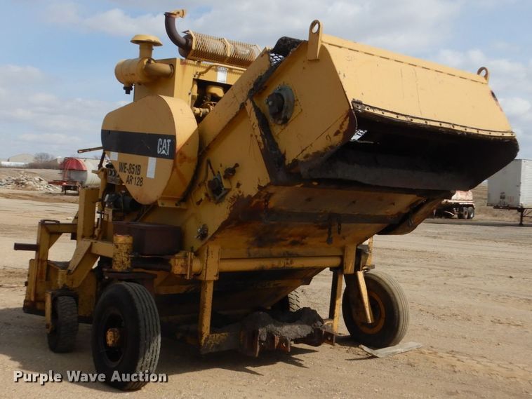 image for item FX9104 Caterpillar WE-851 windrow elevator