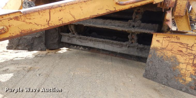 image for item FX9104 Caterpillar WE-851 windrow elevator