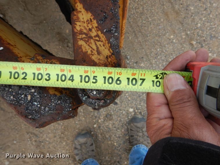 image for item FX9104 Caterpillar WE-851 windrow elevator