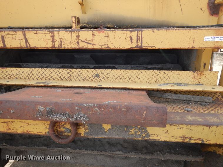 image for item FX9104 Caterpillar WE-851 windrow elevator