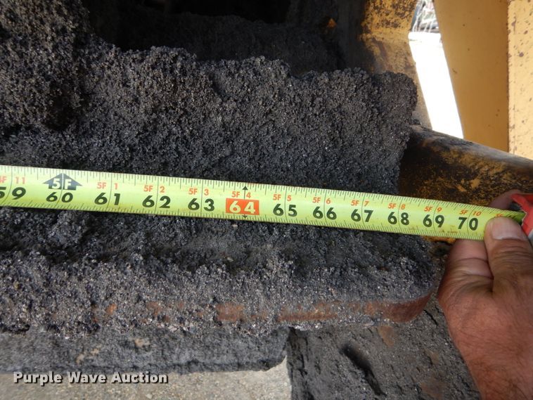 image for item FX9104 Caterpillar WE-851 windrow elevator