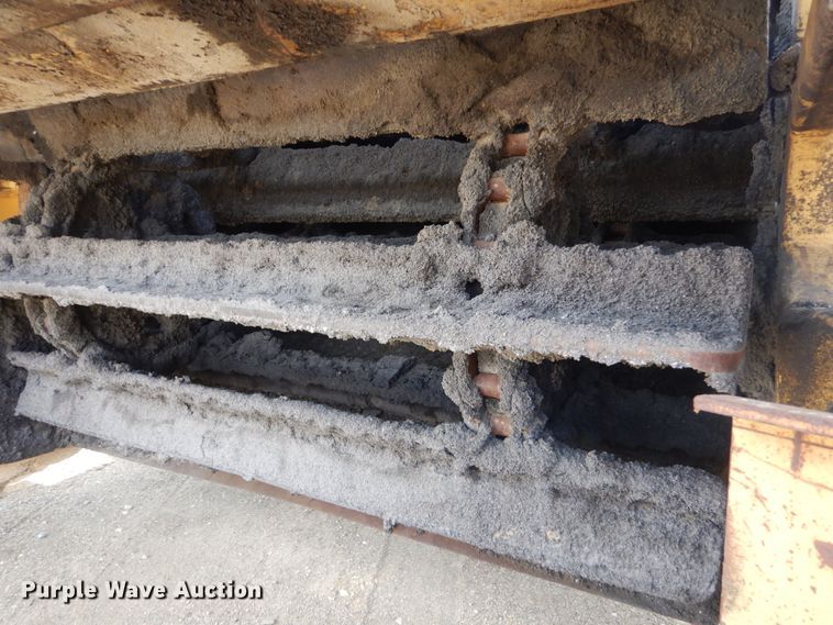 image for item FX9104 Caterpillar WE-851 windrow elevator