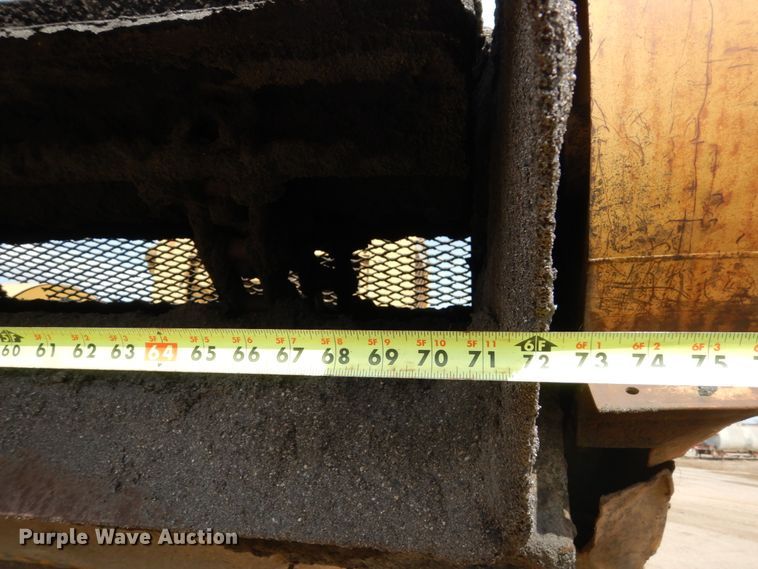 image for item FX9104 Caterpillar WE-851 windrow elevator