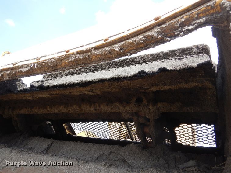 image for item FX9104 Caterpillar WE-851 windrow elevator