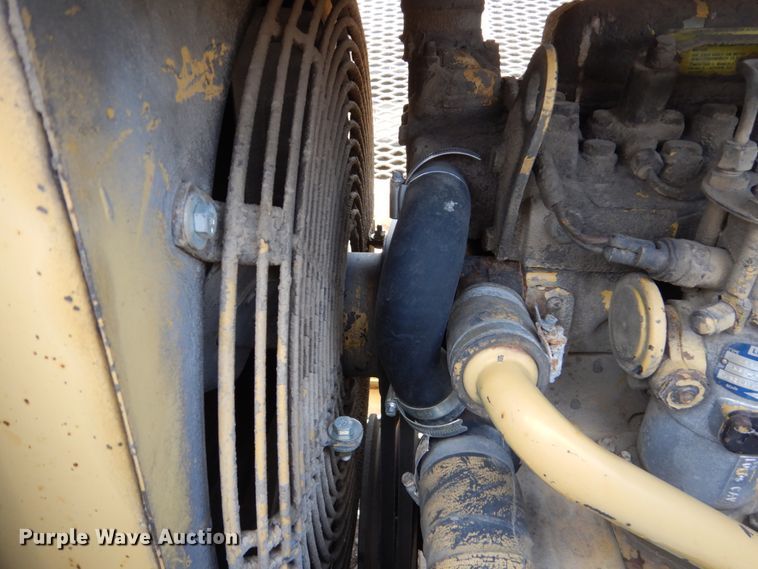 image for item FX9104 Caterpillar WE-851 windrow elevator