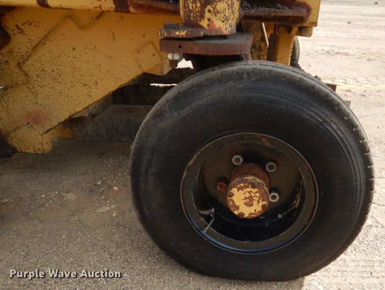 image for item FX9104 Caterpillar WE-851 windrow elevator